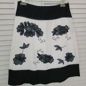 Chic Black and White Floral A-Line Skirt